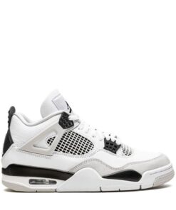 Air Jordan 4 Retro silhouette “Military Black “